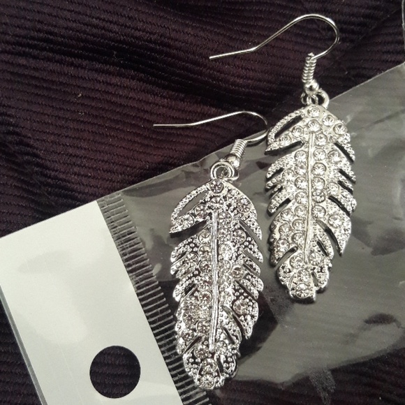 Angel Wing Earrings White Gold Plated NWOT - Picture 3 of 7